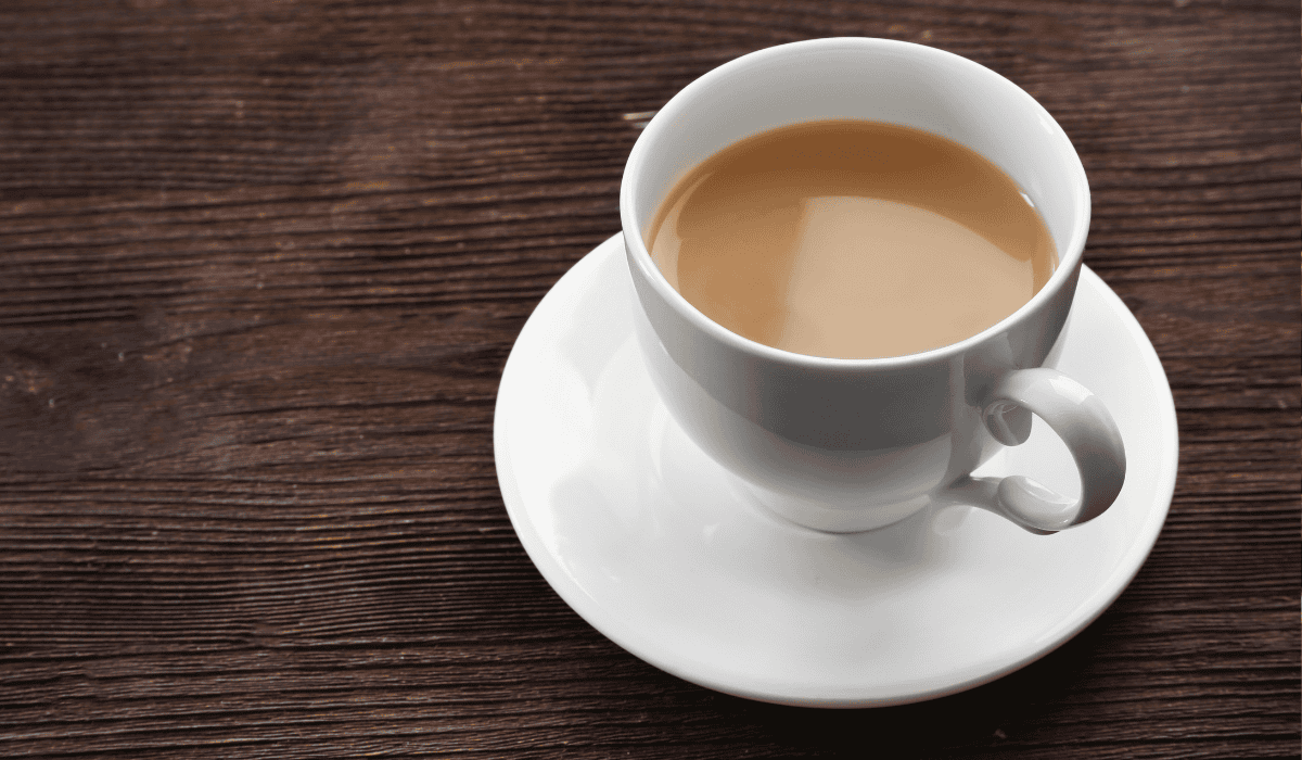 Kawa z mlekiem migdałowym to świetny sposób na zdrowe serce