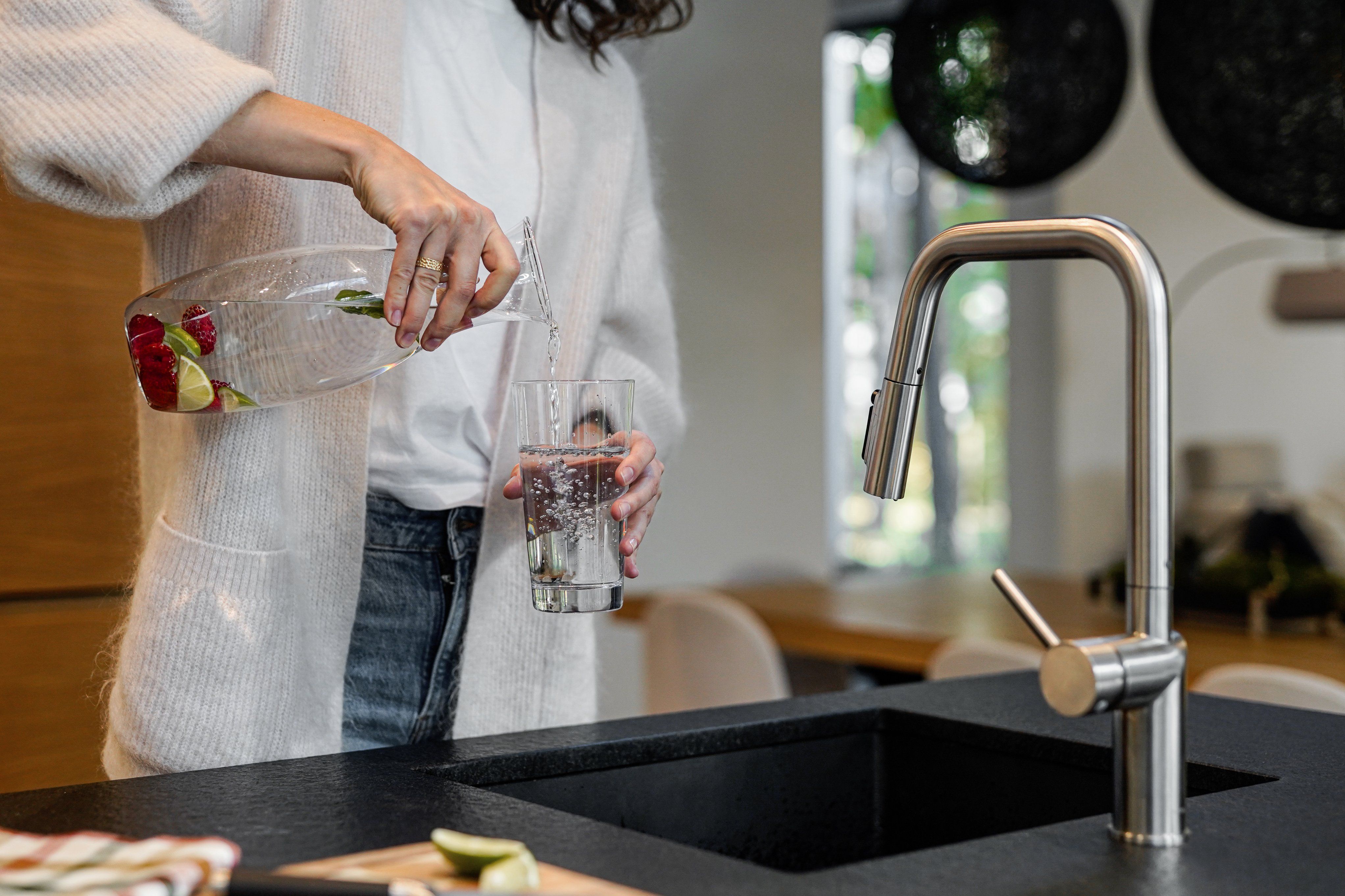 Pozbądź się plastiku ze swojej kuchni, czyli o tym jak bateria filtrująca wodę wywraca codzienne nawyki do góry nogami. 