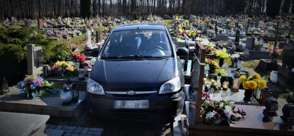 kierowca na cmentarzu