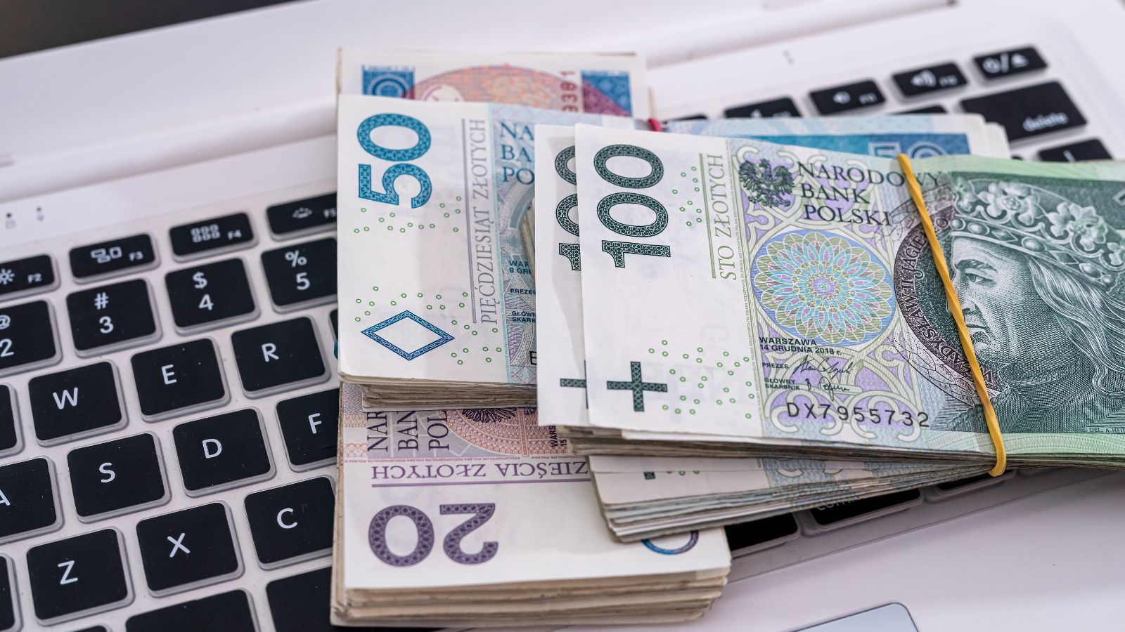 Czas na deklarację tylko do 20 lutego. Po tym terminie Polacy będą płacić fiskusowi więcej