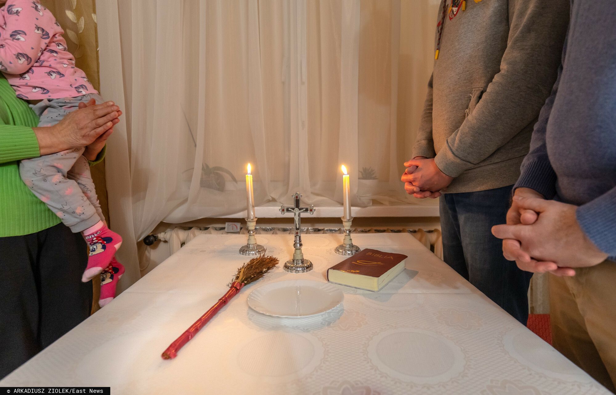 Gdzie trafiają pieniądze wręczane ministrantom po kolędzie? Jest odpowiedź księdza