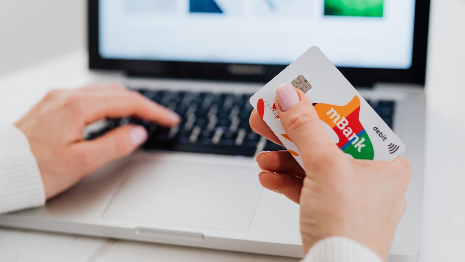 Karta płatnicza straciła ważność? Nigdy z nią tego nie rób, kłopoty przyjdą same