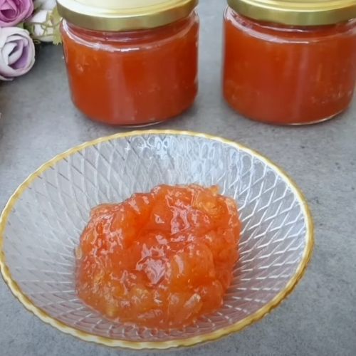 Weź skórki z arbuza i zetrzyj na tarce. Przygotujesz z nich nie lada przysmak