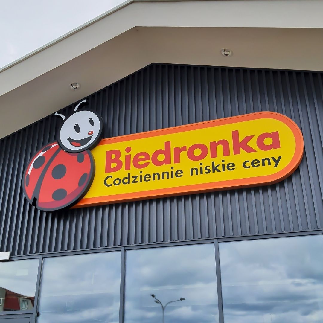 Szalone promocje w Biedronce. Produkty za grosze, akcje 1+1, a nawet 6+6. Czas tylko do 30 sierpnia