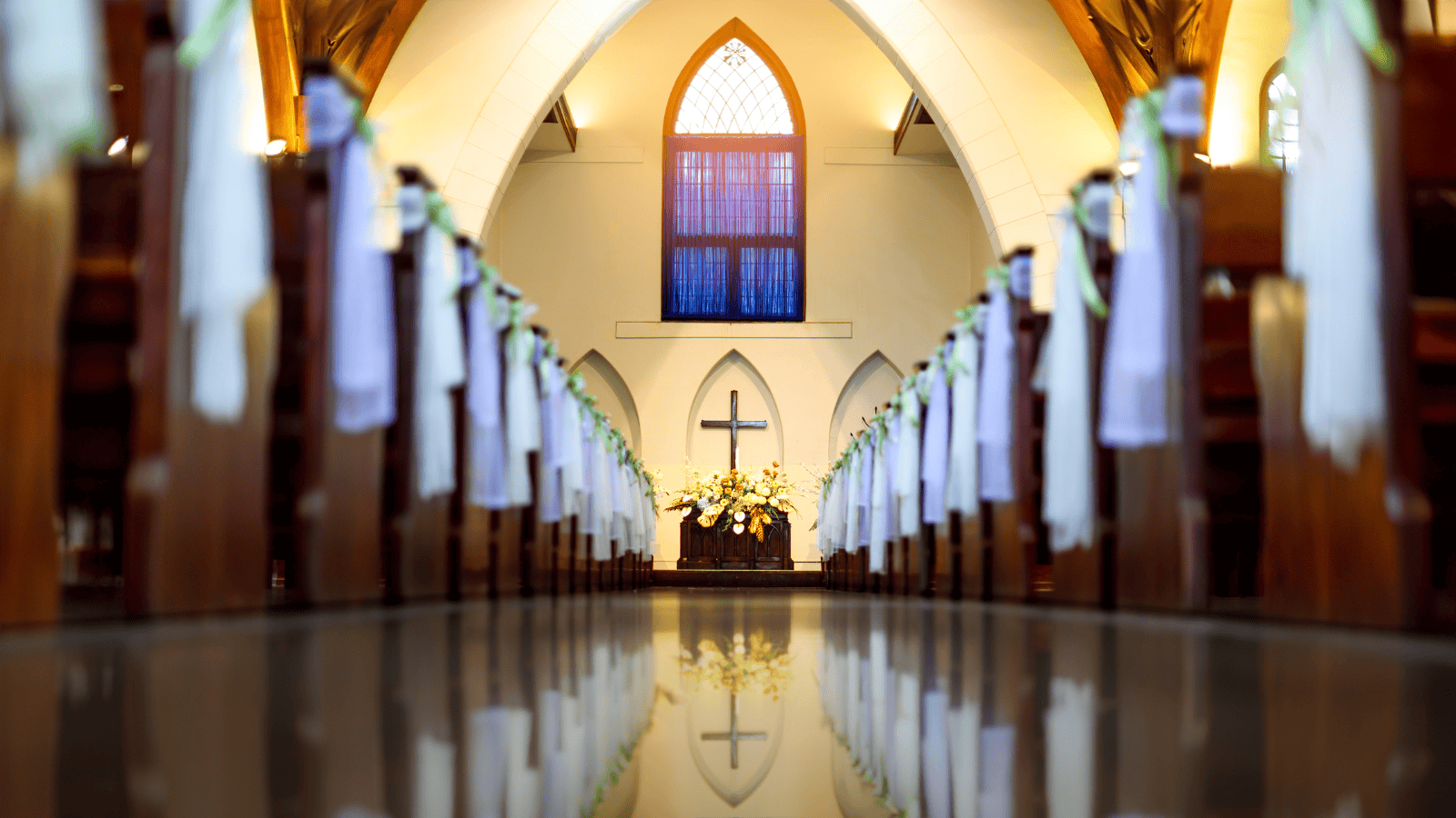 Najnowszy raport. Tylu Polaków chodzi do kościoła. Odnotowano spadki