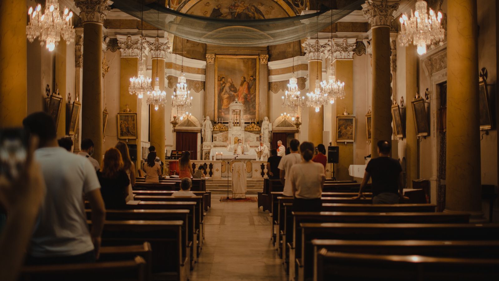 Gdzie trafiają pieniądze wręczane ministrantom po kolędzie? Jest odpowiedź księdza