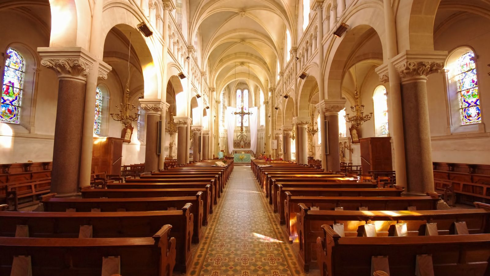 Prezenty komunijne pod lupą skarbówki. Przez jeden błąd można stracić krocie