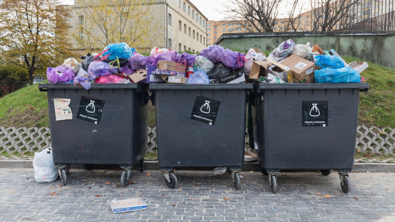 Nie wyrzucaj tego do śmieci ogólnych. Grozi za to 5 tys. zł kary