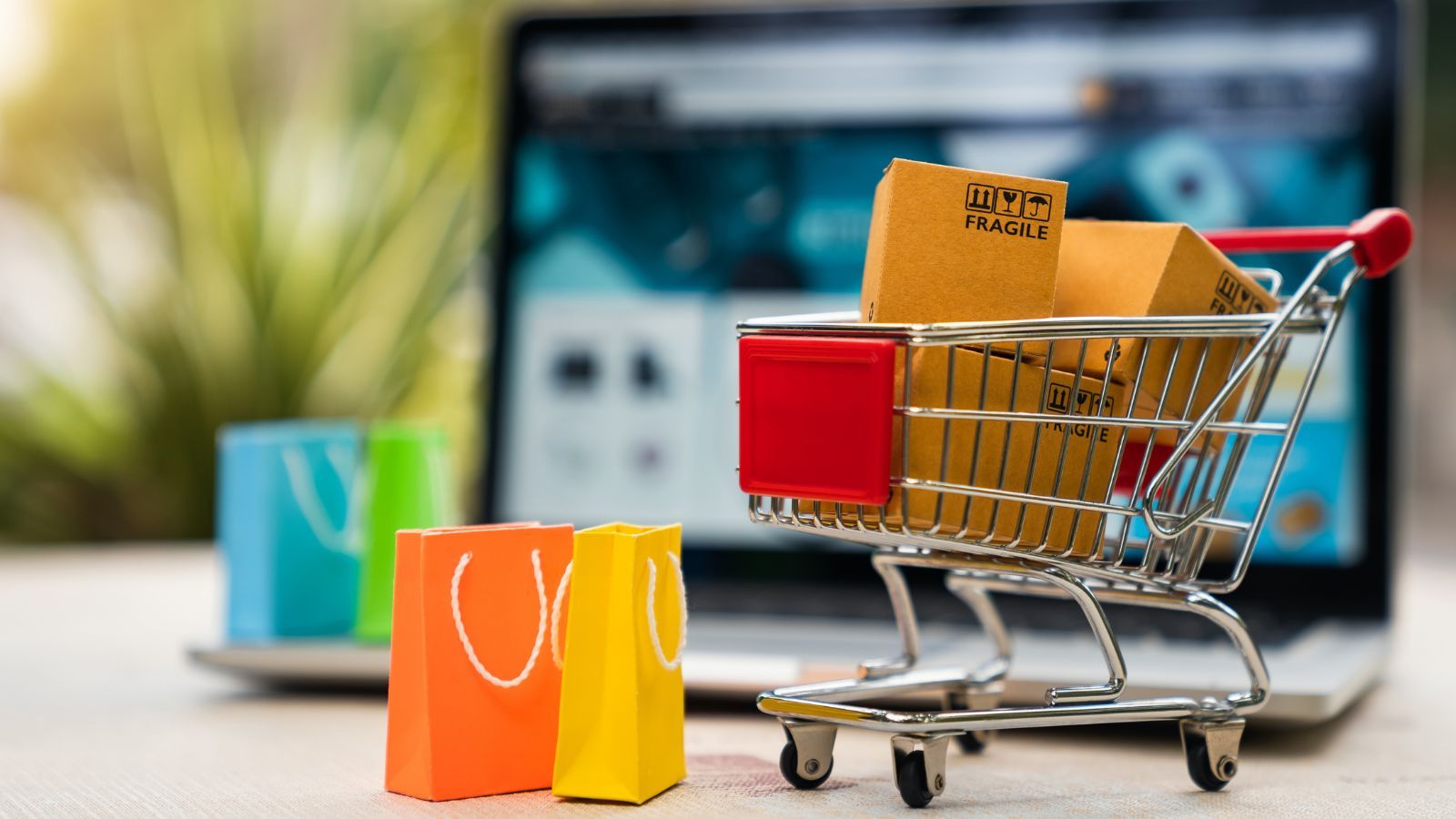 Zwrot zakupów przez internet stanie się prostszy. Sklepy muszą to zrobić do 19 czerwca, Unia będzie się przyglądać