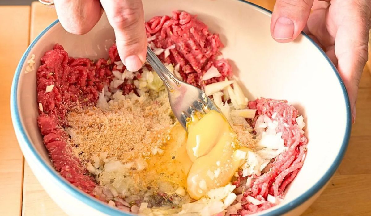 Kotlety mielone z sezonowym dodatkiem. Ten obiad to jesienny hit