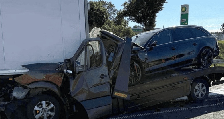 Tragiczny wypadek na S5. Laweta wbiła się w tira, nie żyje jedna osoba