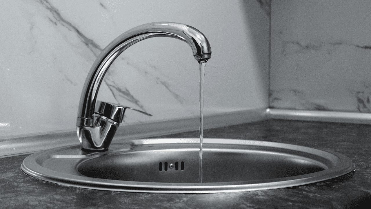 Alert RCB dla kilkunastu miejscowości. "Woda niezdatna do spożycia"