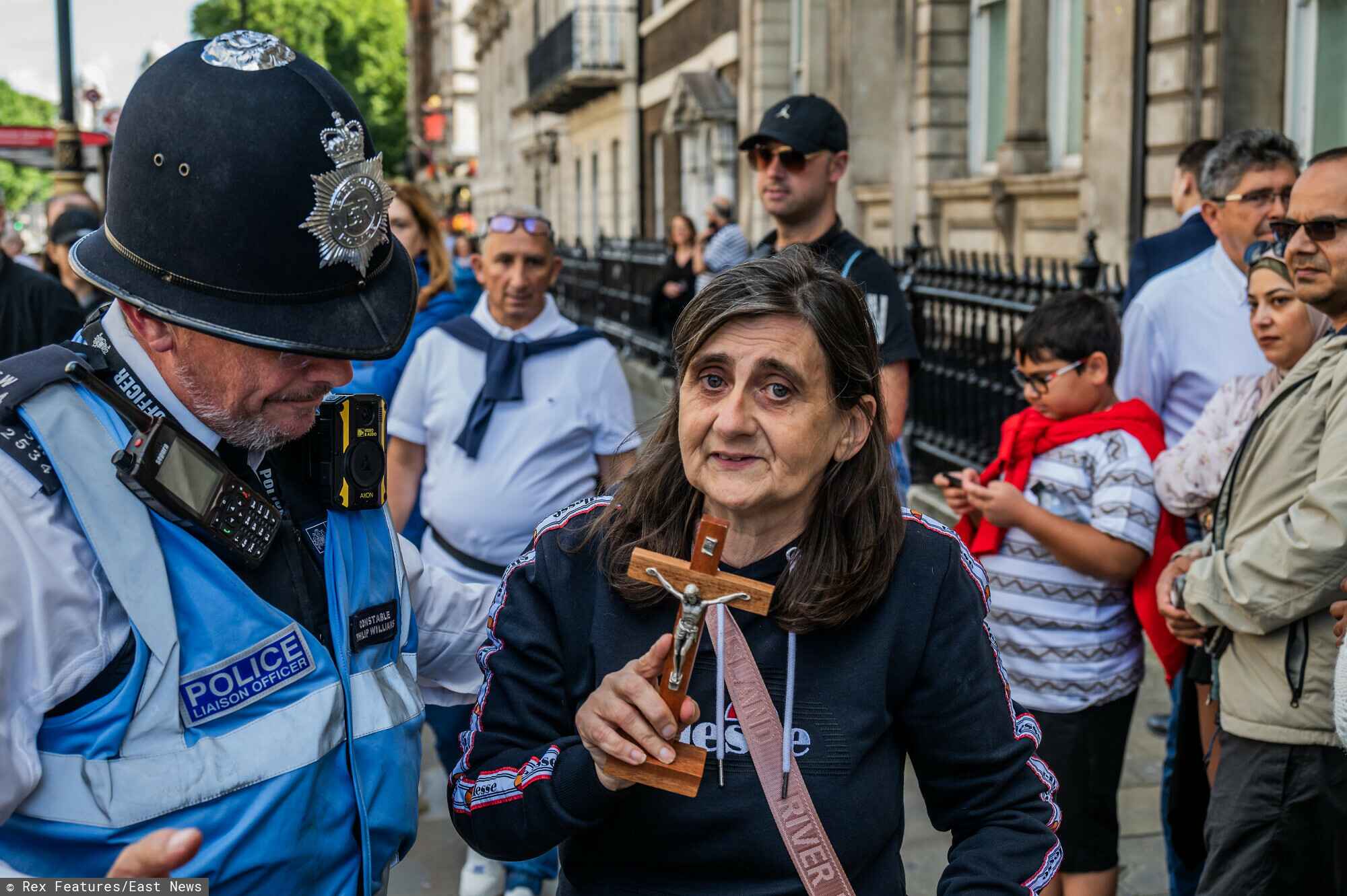 król Karol III, otwarcie parlamentu, protesty, zdjęcia, antymonarchiści