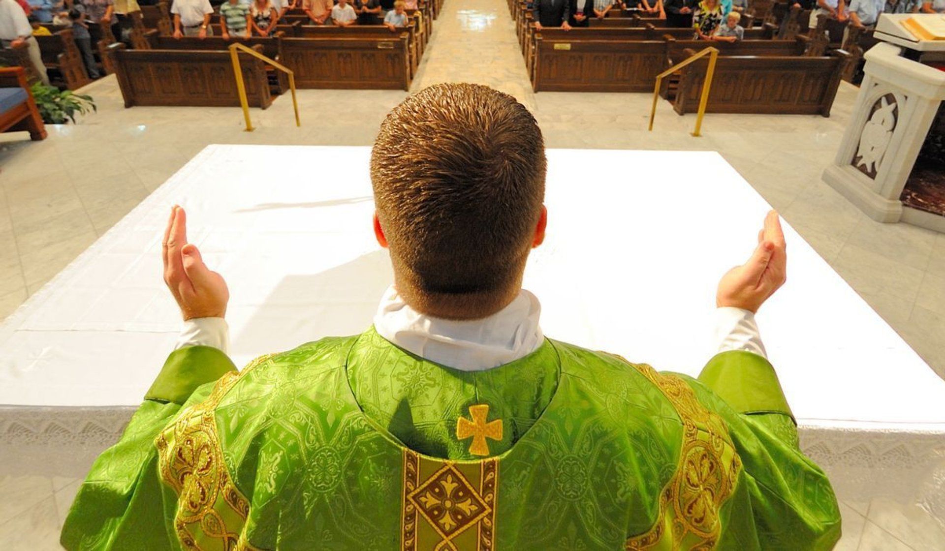 Emerytura księży w Polsce. Tyle naprawdę dostają duchowni po zakończeniu posługi