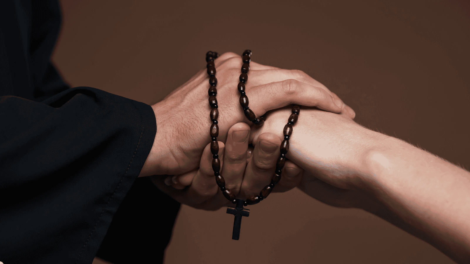 Tak Kościół kryje księży. "Tu go złapali, więc wysłali na Karaiby". Nowe fakty