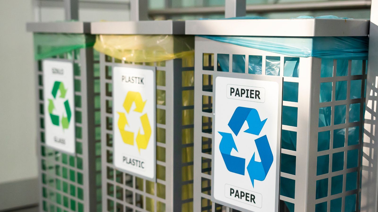 Od 1 stycznia 2026 r. rewolucja w segregacji odpadów. W Polsce pojawią się nowe pojemniki