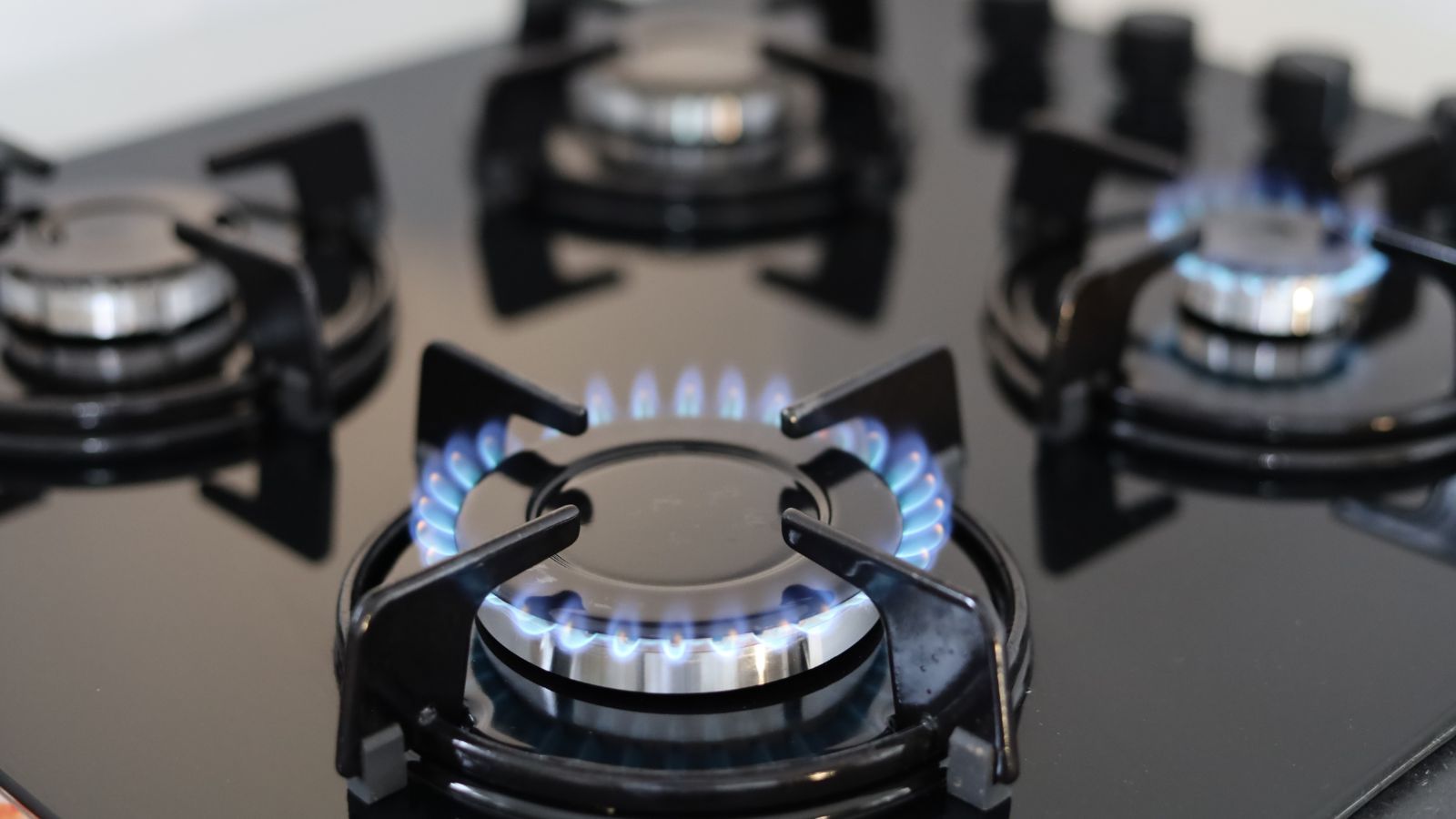 Mieszkańcy bloków dostają pisma ze spółdzielni. Tego nie mogą używać, zakaz obowiązuje