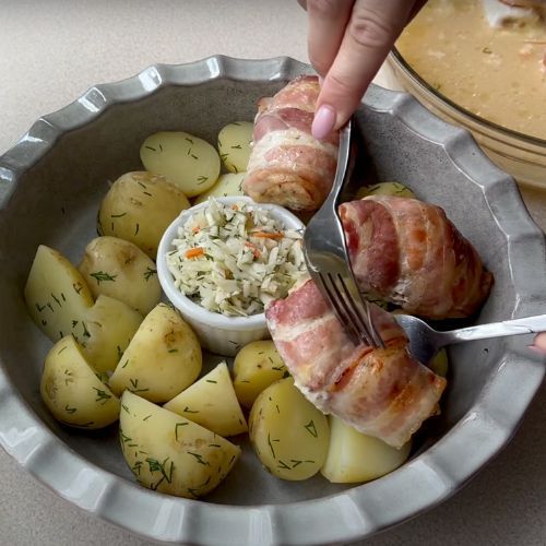 Zawijam w filet z kurczaka i wsadzam do piekarnika. Wychodzi tak dobry, że podam go na Dzień Ojca