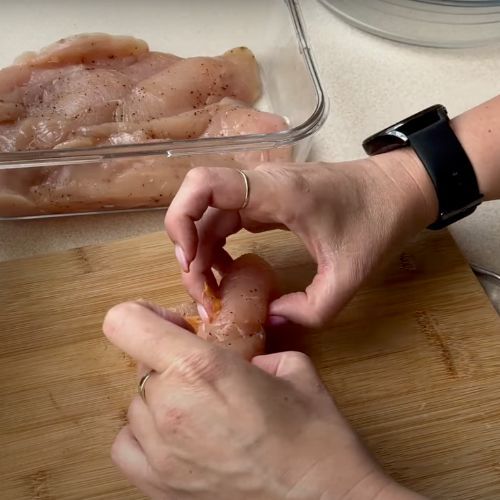 Zawijam w filet z kurczaka i wsadzam do piekarnika. Wychodzi tak dobry, że podam go na Dzień Ojca