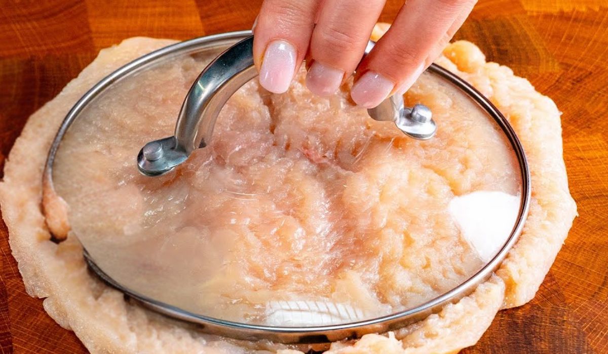 Weź filet z kurczaka i przykryj pokrywką. Ten patent zasługuje na Nagrodę Nobla