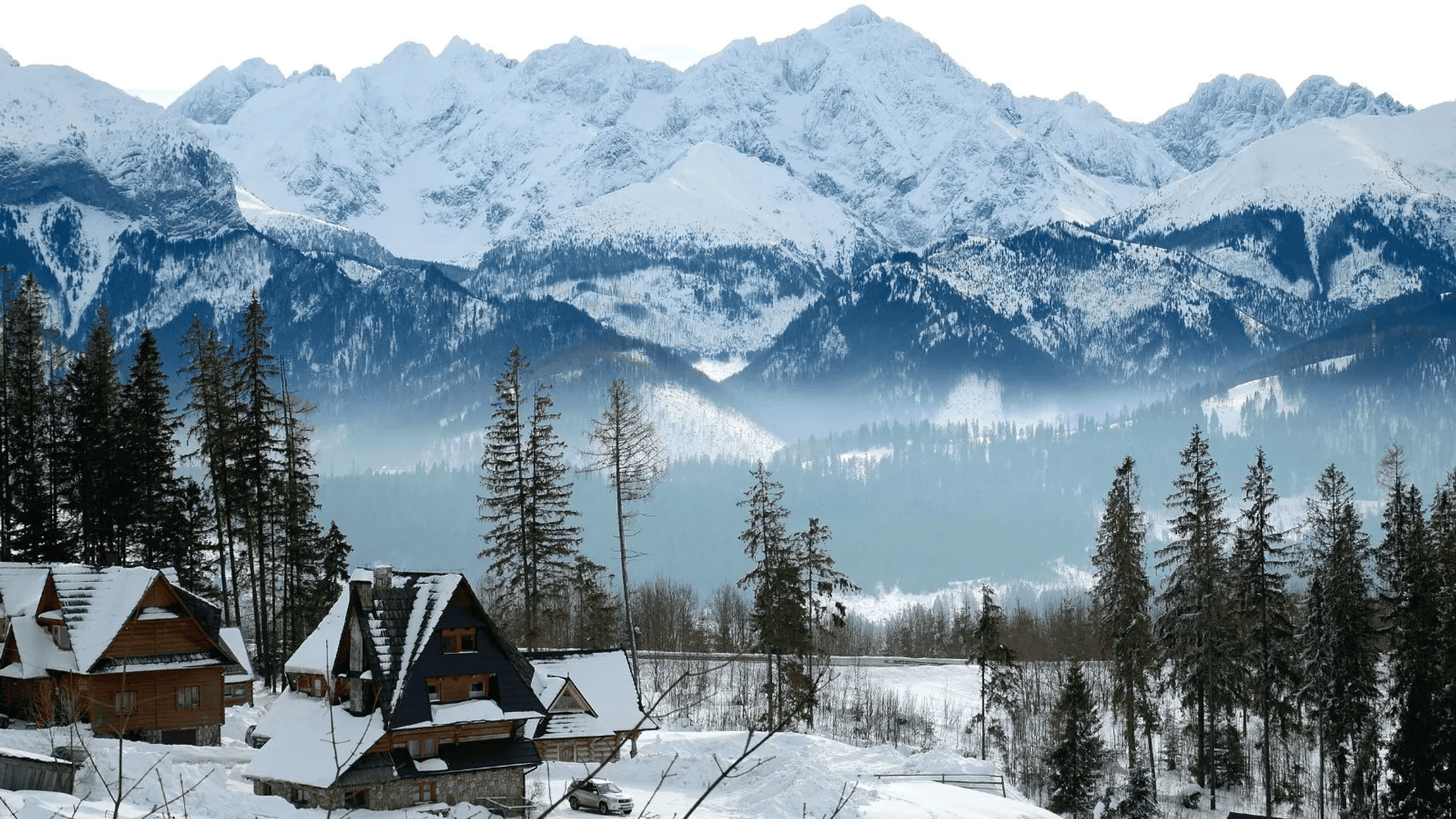 Turystyczne oblężenie gór. Ceny w tych kurortach zwalają z nóg, a wolnych miejsc niemal brak