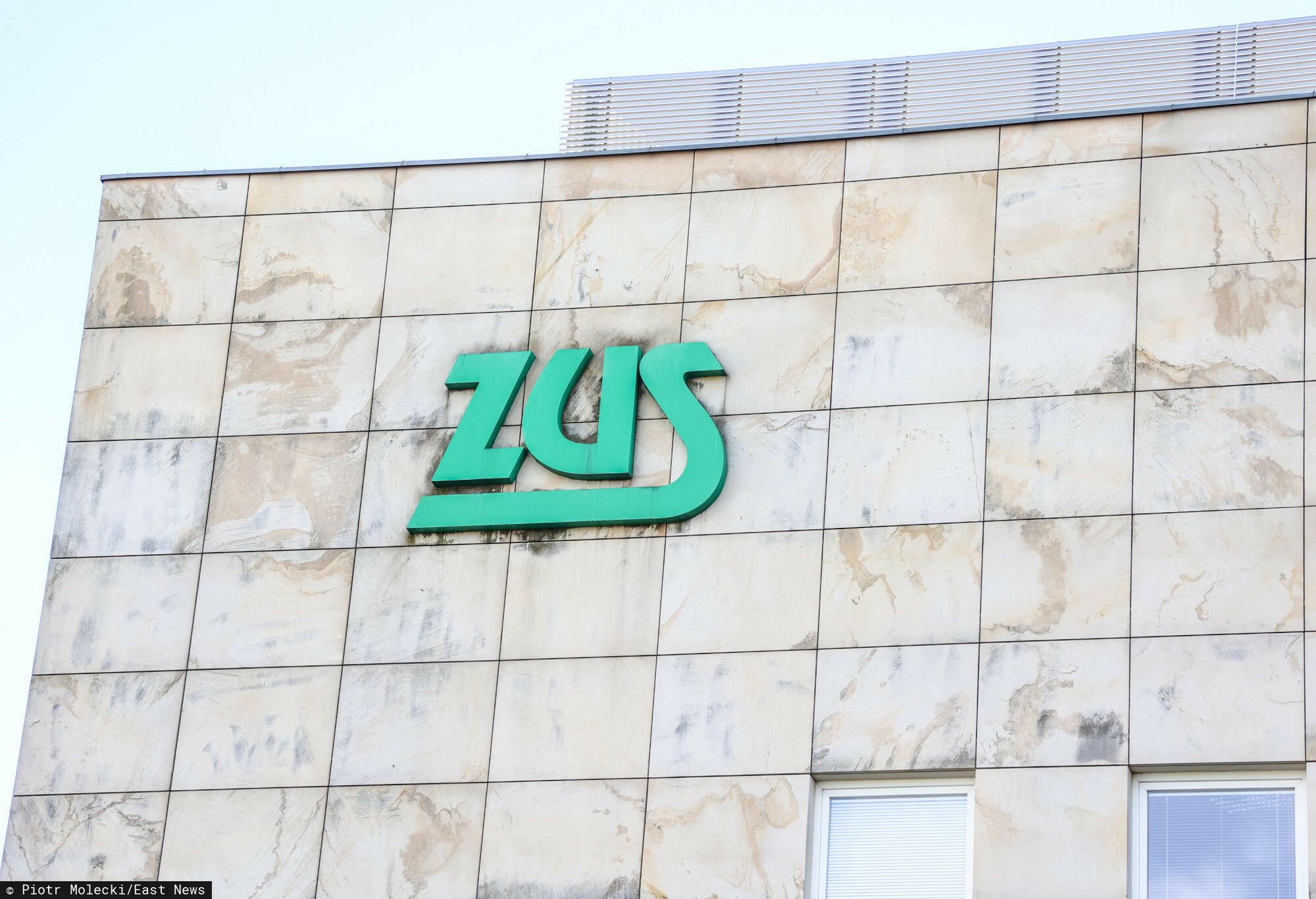 Udostępnił zdjęcie, będąc na L4. ZUS nie miał litości, upomniał się o pieniądze