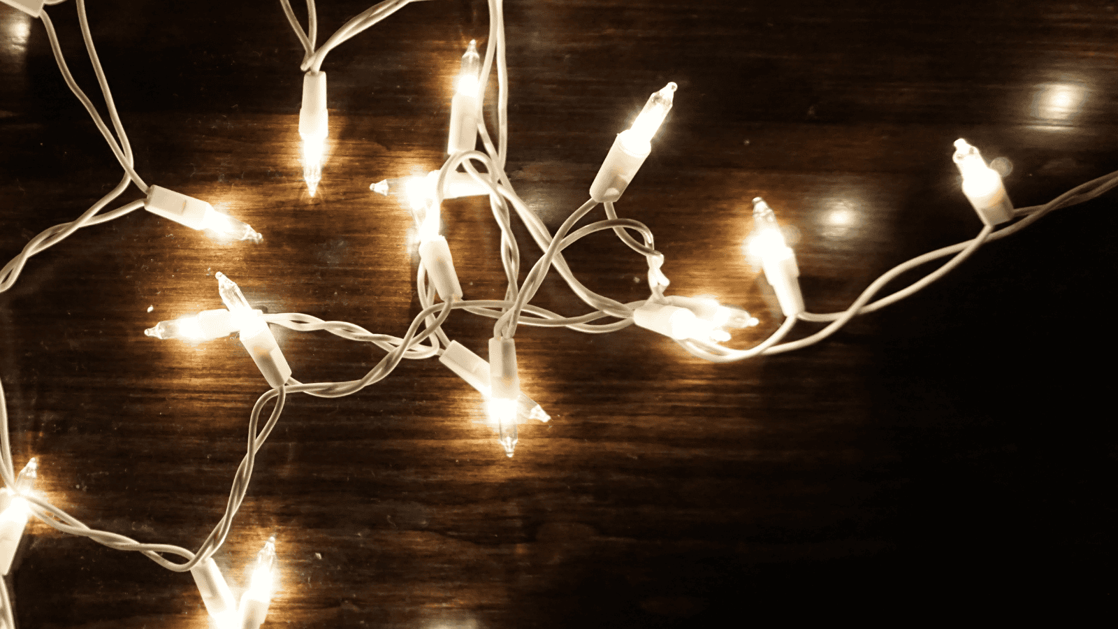 Domowy budżet w grudniu zagrożony? Lampki choinkowe pod lupą ekspertów