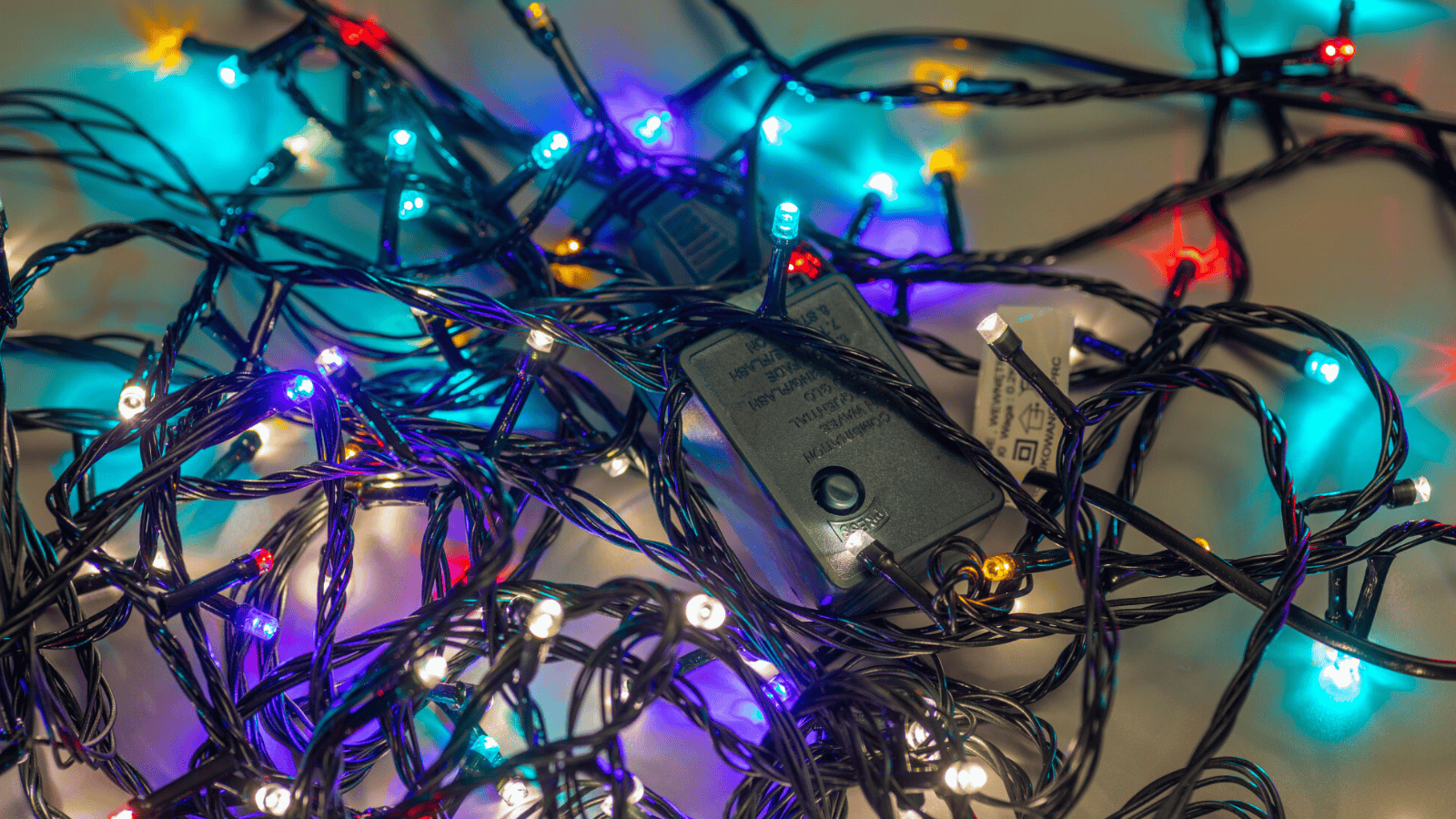 Kara choćby 5000 złotych. Wystarczy, iż włączysz świąteczne lampki na balkonie