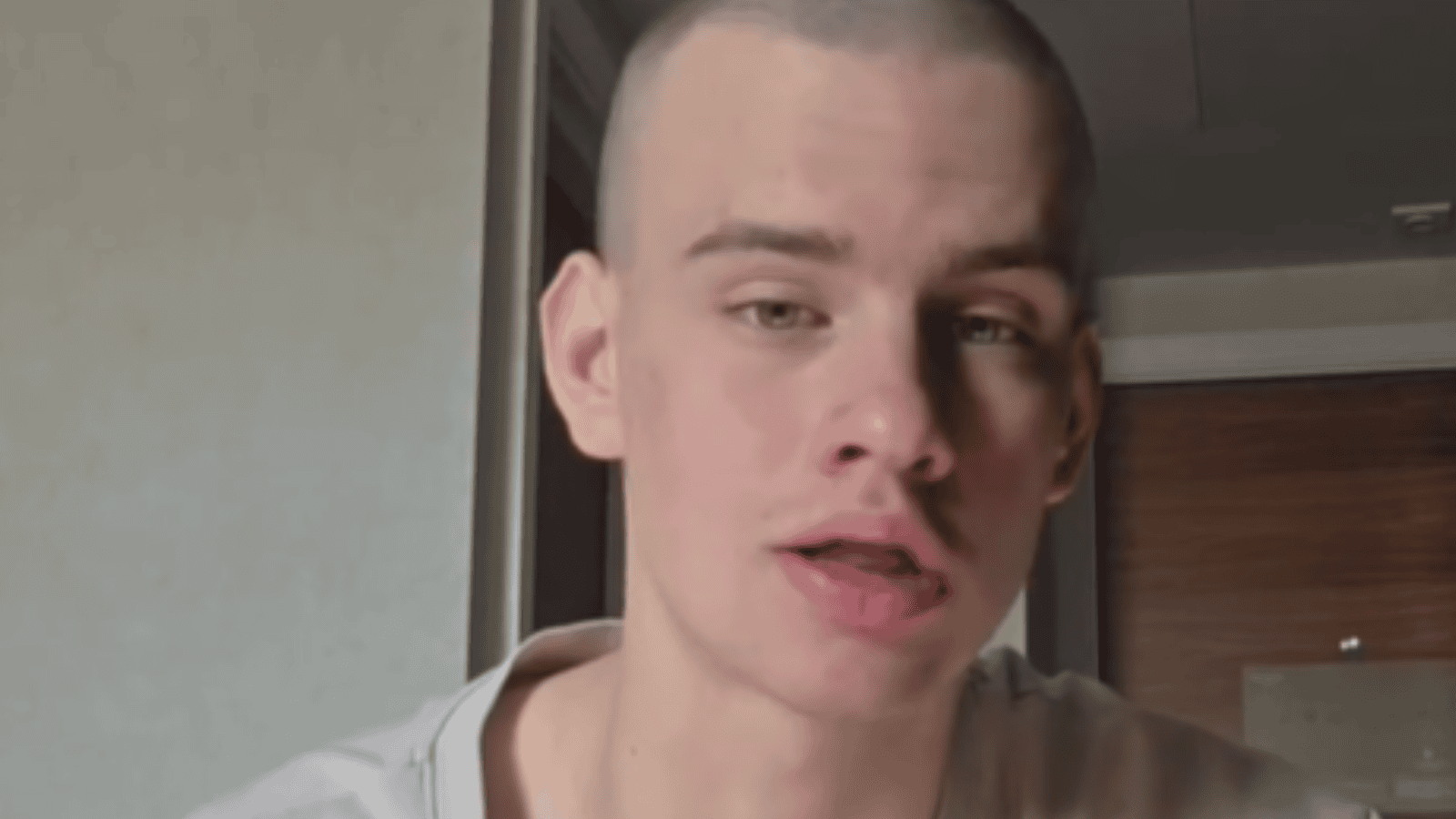 W piątkowy wieczór Łatwogang zjawił się u boku legendy. Oficjalnie to ogłosił