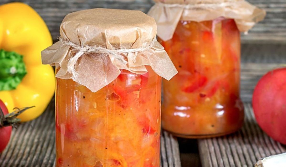 Leczo do słoików na zimę. Przepis z zeszytu babci
