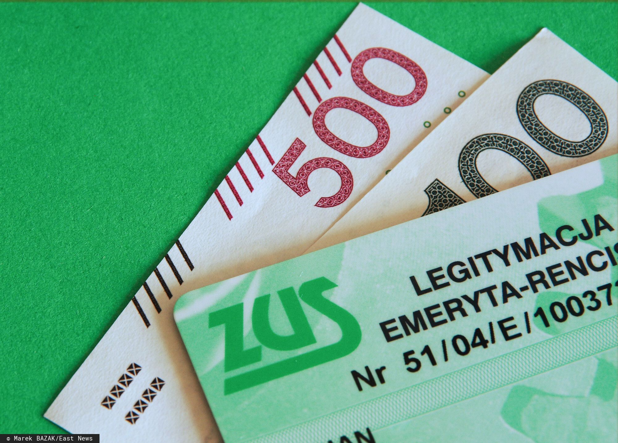 Nowy bon od samorządu. Ci seniorzy na kontach zobaczą 400 zł więcej, ale potrzebny jest wniosek