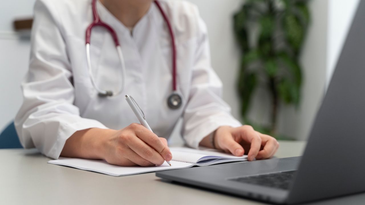 Tyle zarabiają lekarze i pielęgniarki w Polsce. Padły konkretne kwoty, wiele osób się zdziwi