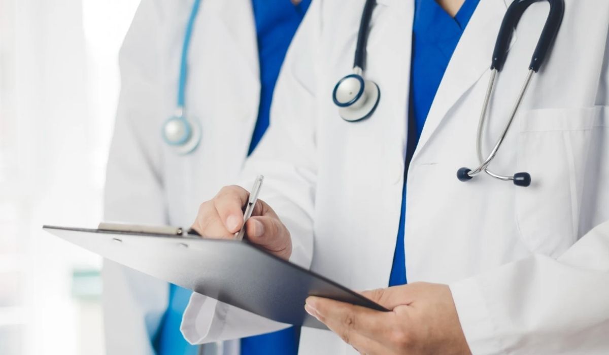 Pacjent zmarł, bo lekarz nie znał polskiego? Prokuratura wyjaśnia