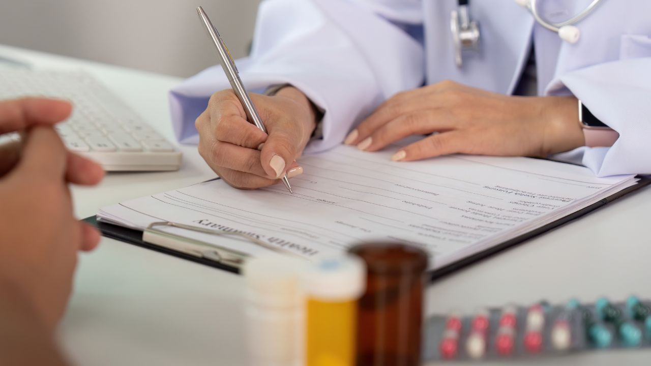 1 listopada leki znikają z listy refundacyjnej. Pacjenci muszą o tym wiedzieć, to ważne substancje