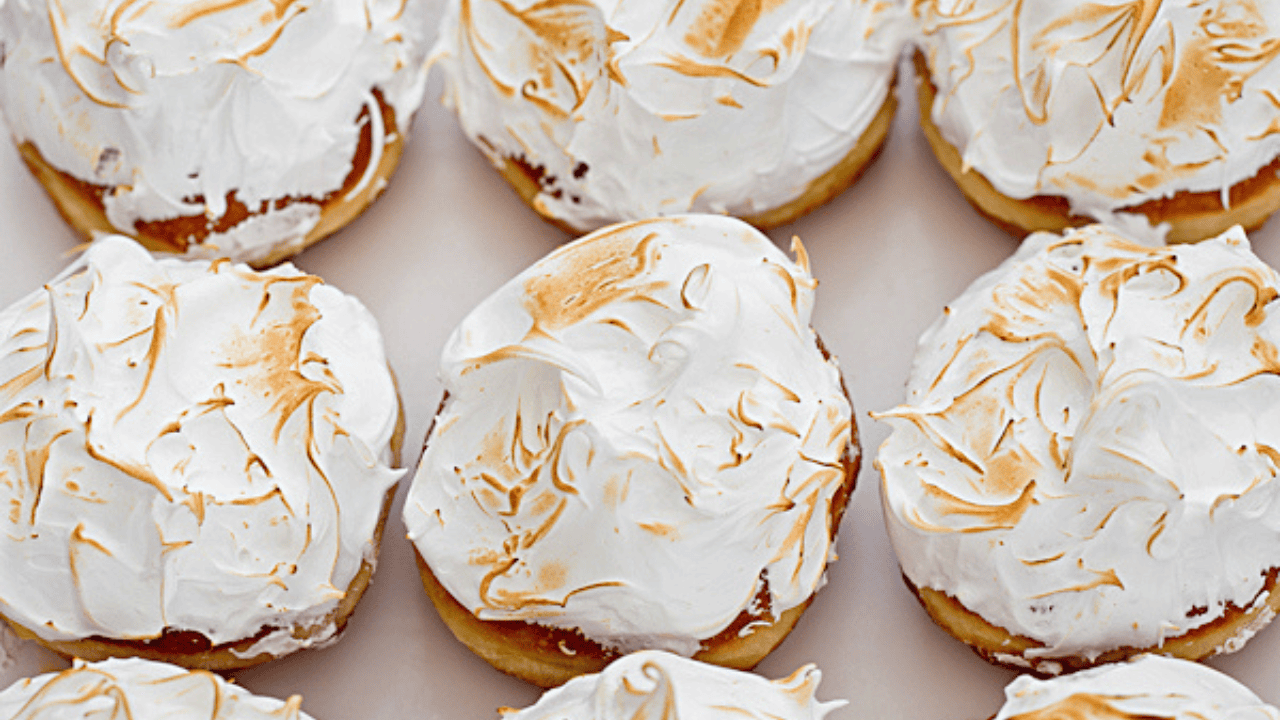 Te pączki z cytryną robię na specjalną okazję - lemon curd + beza zawsze zachwycają