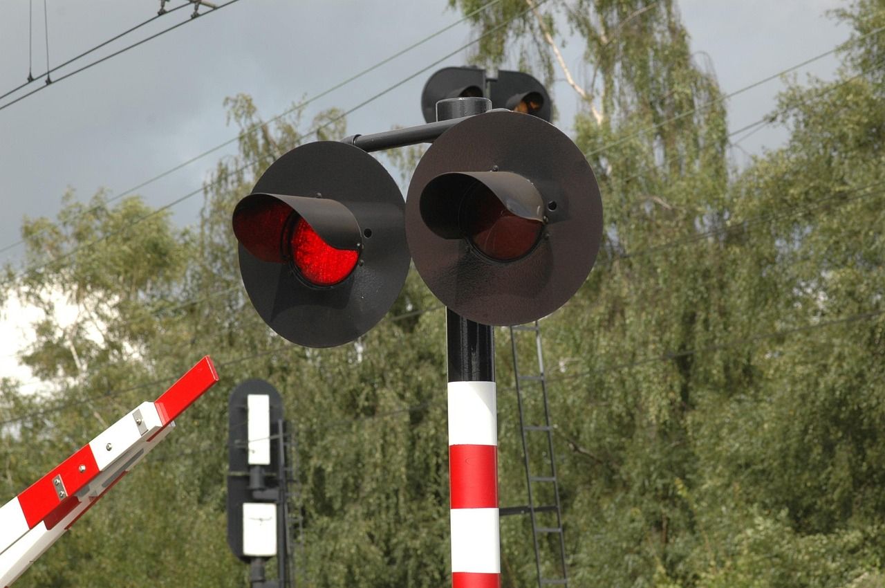 level-crossing-65779_1280.jpg