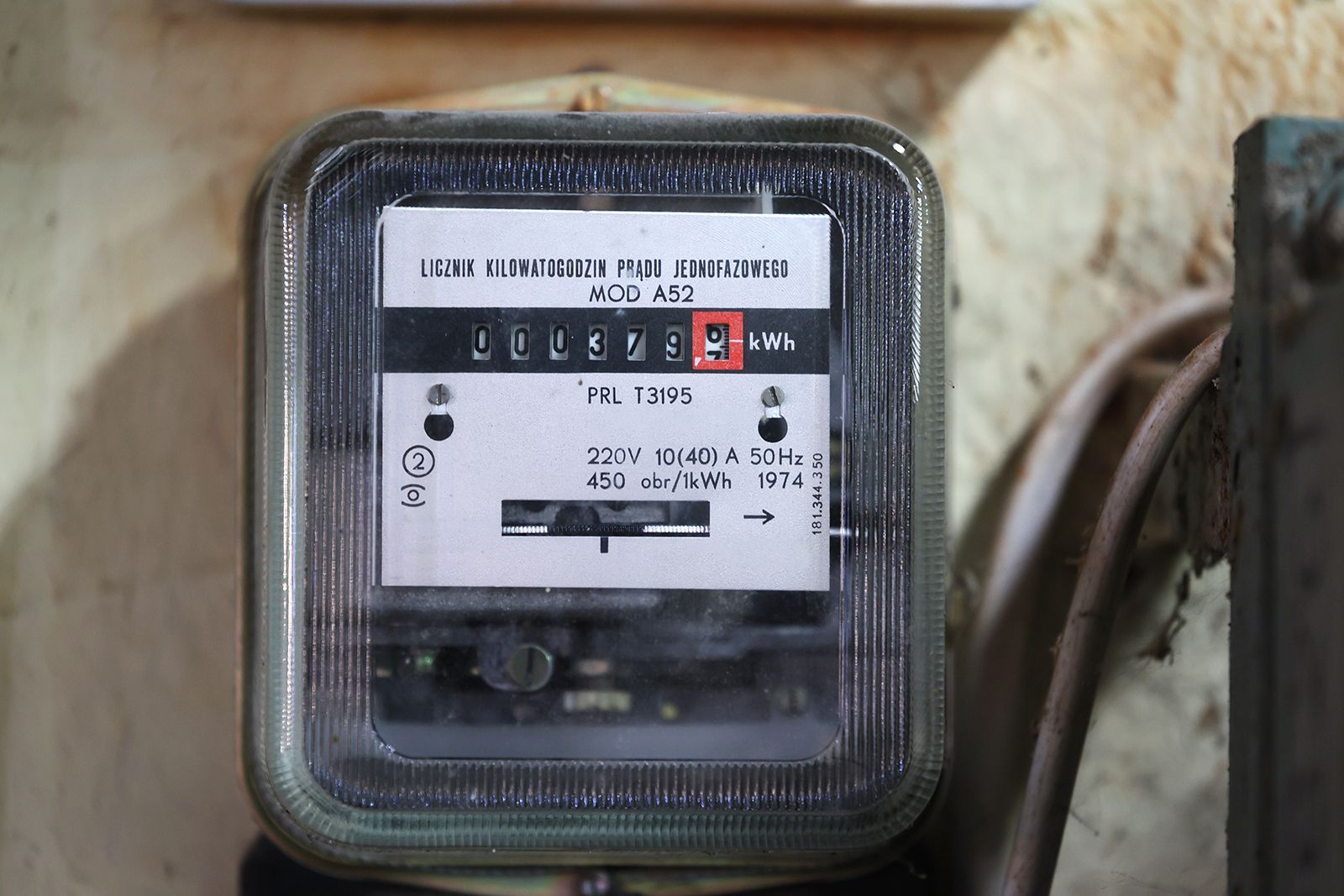 Widzisz to na liczniku prądu? Natychmiast dzwoń do elektryka, przez to płacisz wysokie rachunki