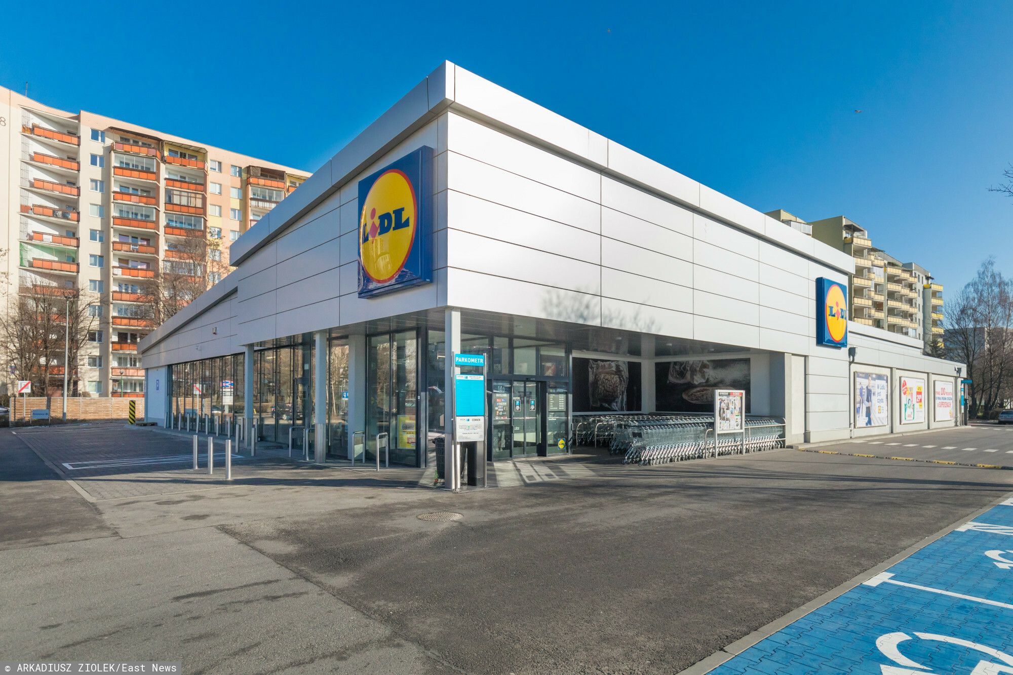 Wybrał się na zakupy do Lidla, przy kasie transakcja "odrzucona". Absurd ciągnął się przez miesiąc