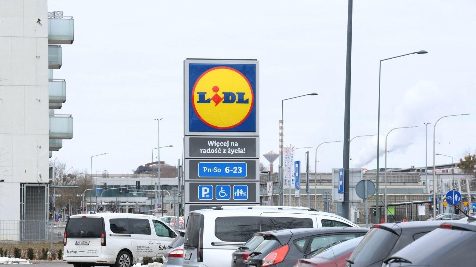 Ważny komunikat do klientów Lidla. Sieć zmienia godziny otwarcia przed świętami