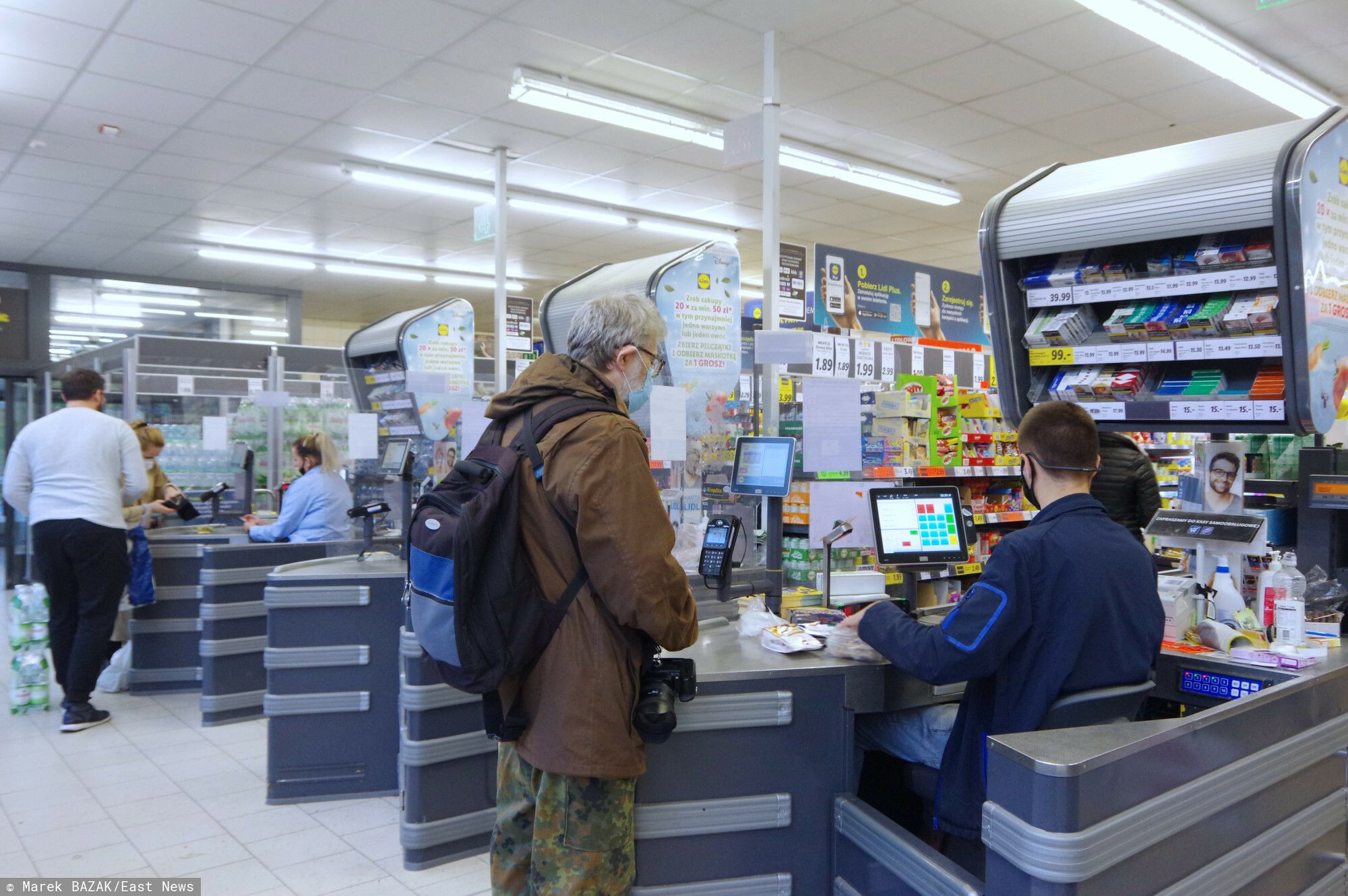 Bony i premie na Święta w dyskontach. Tyle w tym roku sypnęli pracownikom w Biedronce, Lidlu i Aldi