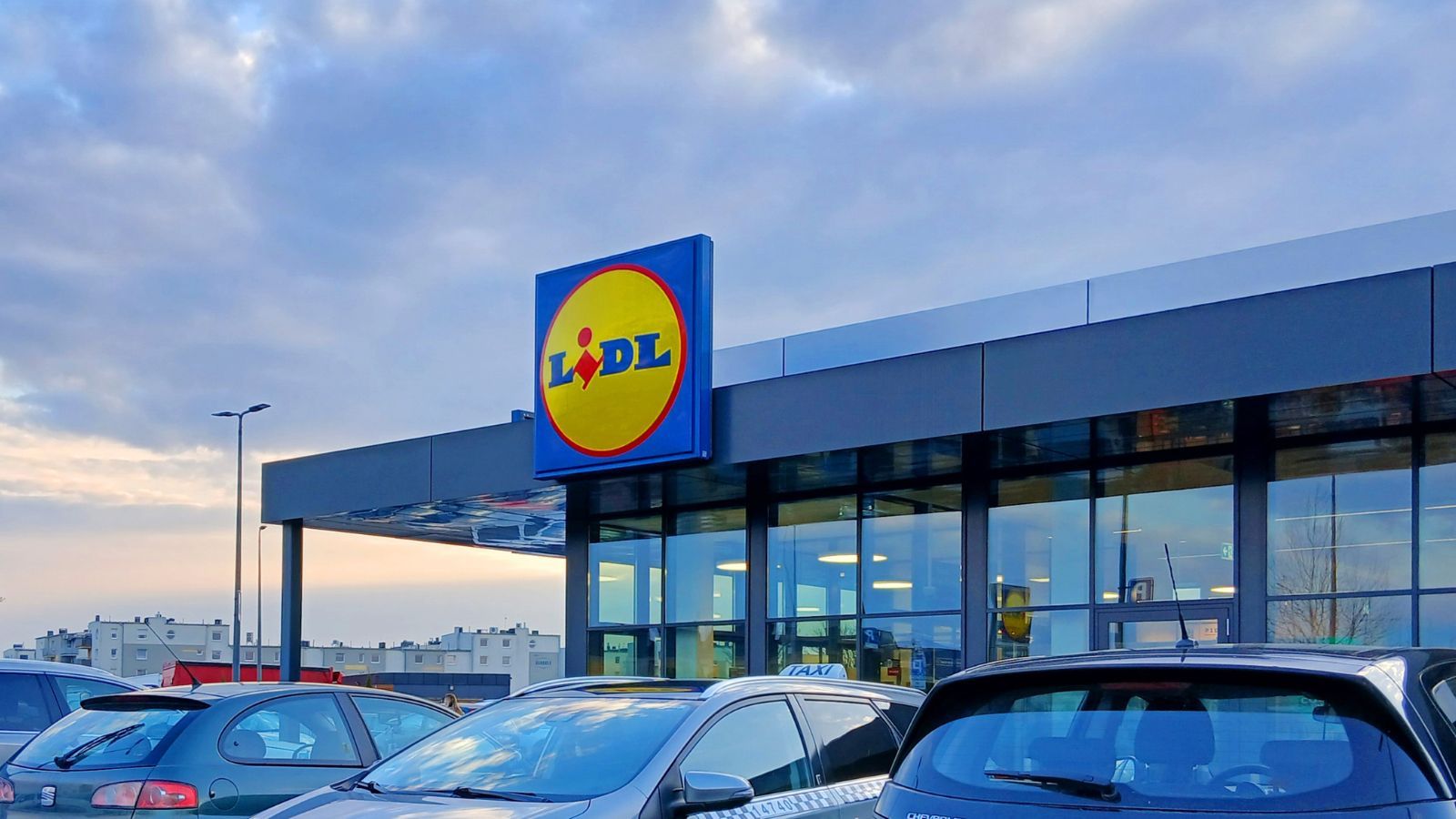 W Lidlu padł rekord. Oddał 1371 butelki, tyle sklep musiał zwrócić mu pieniędzy. Kwota to nie żart