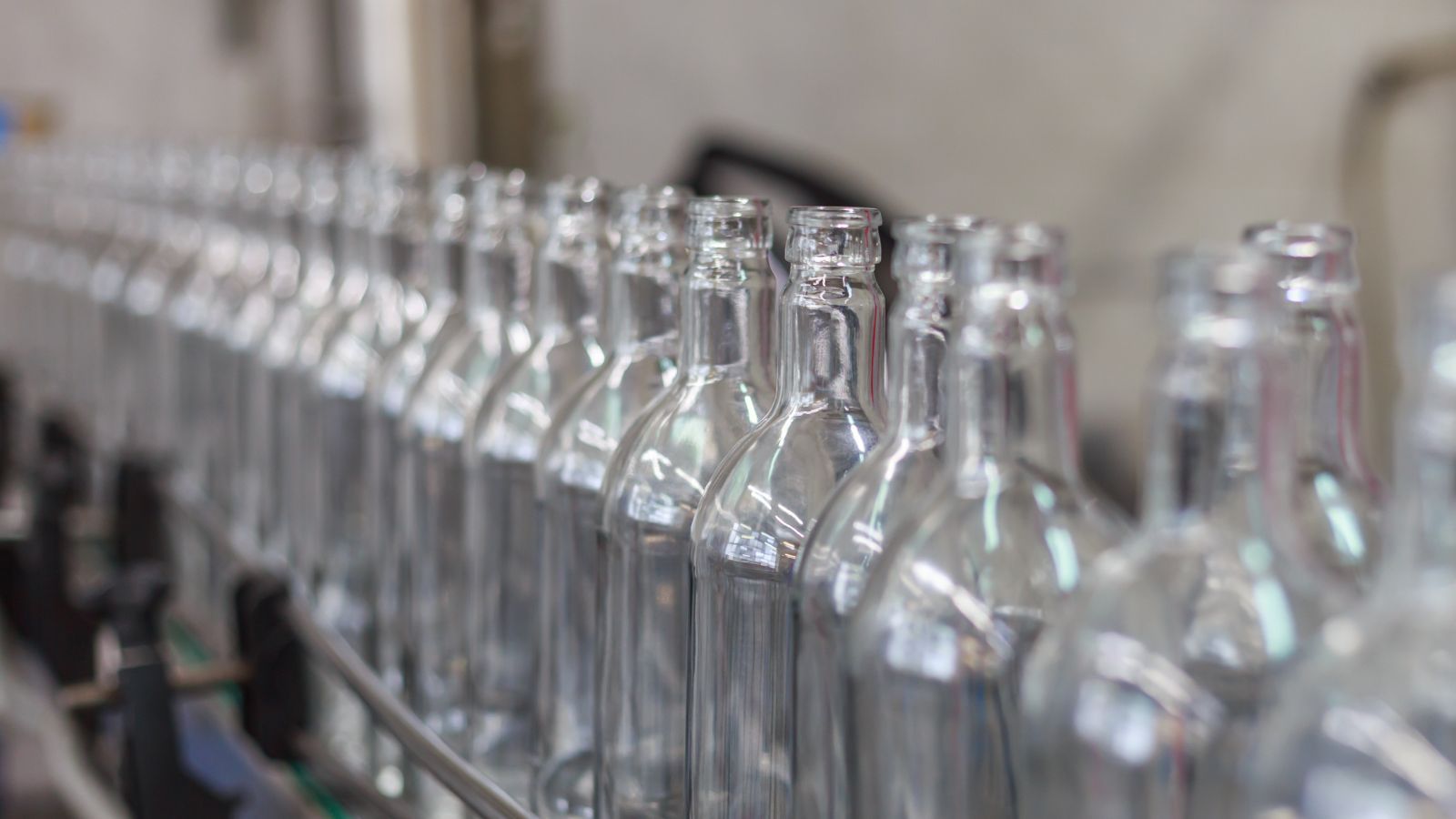 Fabryka polskiej wódki wystawiona na sprzedaż. Termin już wyznaczono, w grze najbogatszy Polak