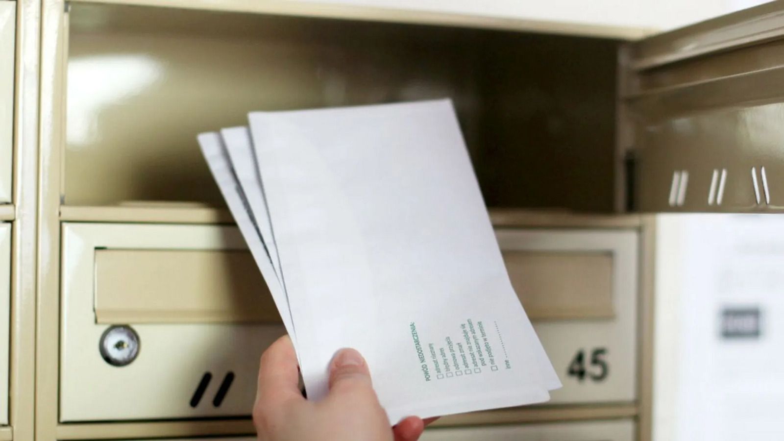 Rządowa przesyłka trafi do domu każdego Polaka do końca stycznia 2026 r. Oto, co znajdziesz w środku