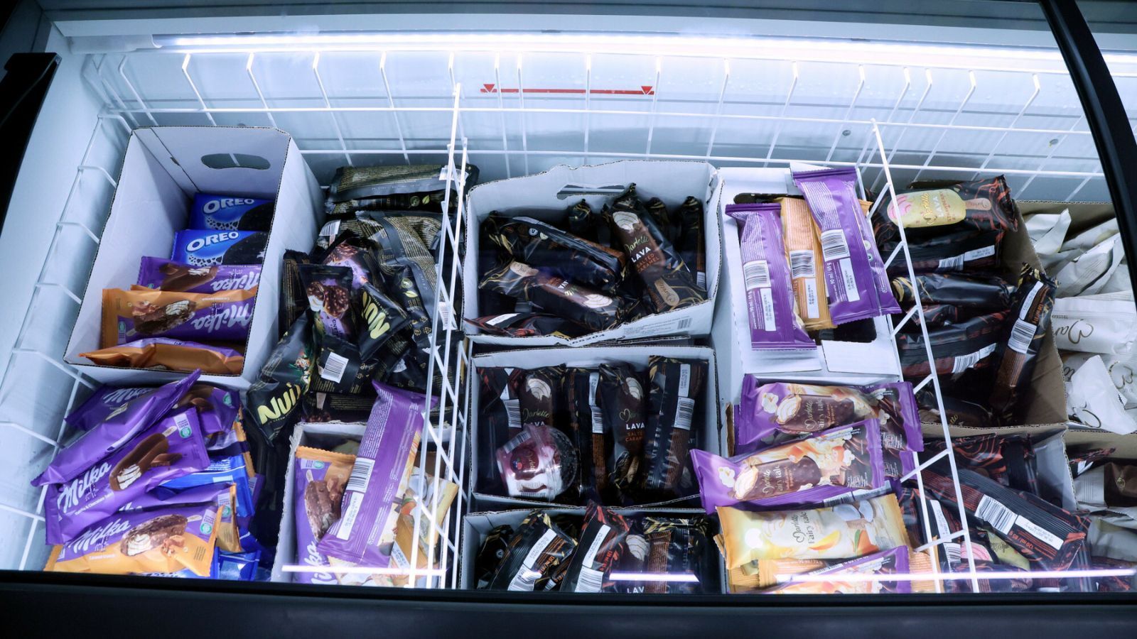 Smak dzieciństwa znowu w sprzedaży. Legendarne lody wróciły do sklepów, Polacy je pokochali