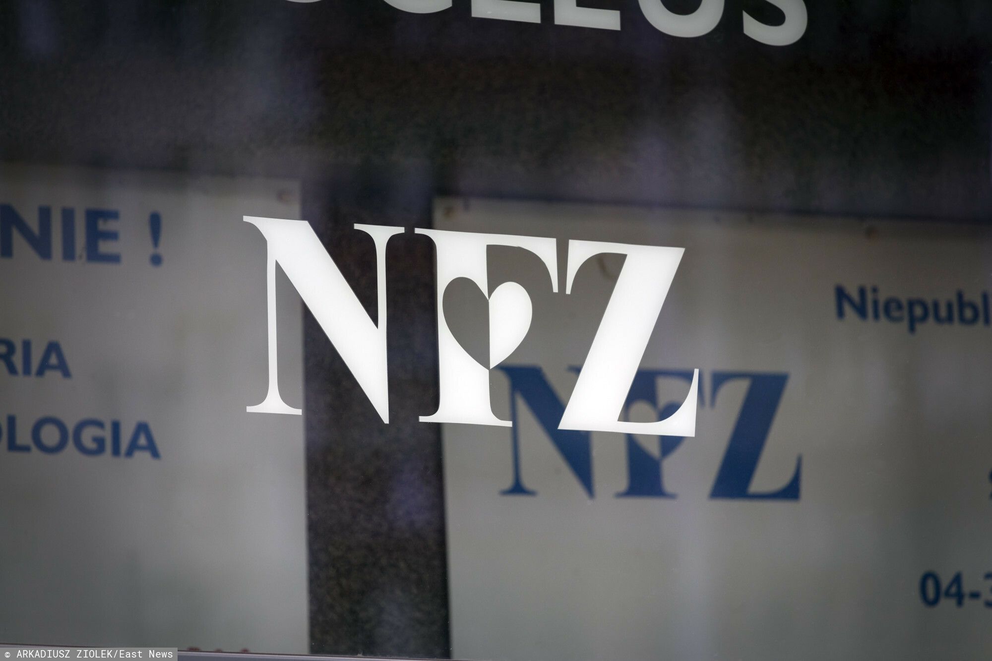 Podszywają się pod NFZ i wyłudzają dane. Fałszywa wiadomość obiega sieć