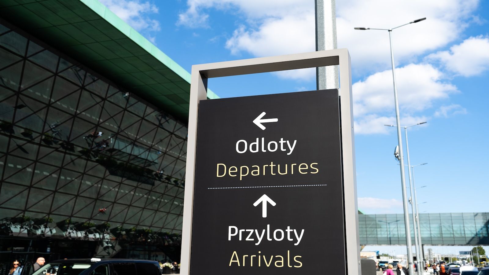 Zmiany na popularnym lotnisku w Polsce? Mniejszościowy udziałowiec chce je przejąć