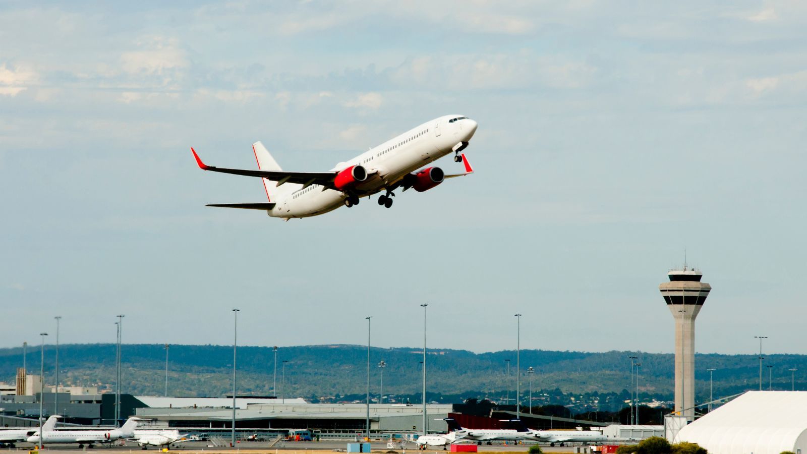 Najdroższe wakacyjne kierunki. Tutaj Polacy płacą najwięcej, a i tak latają na potęgę