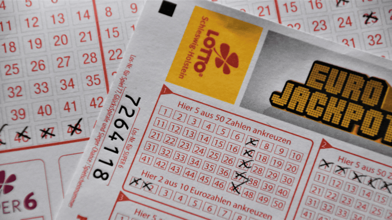 Postawił na "chybił trafił" i został milionerem. Gigantyczna wygrana w polskim mieście