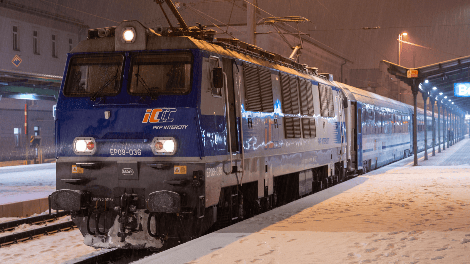 Zatrzymanie pociągu i ujęcie przez policję: 25-latek z rosyjskimi dokumentami w torbie