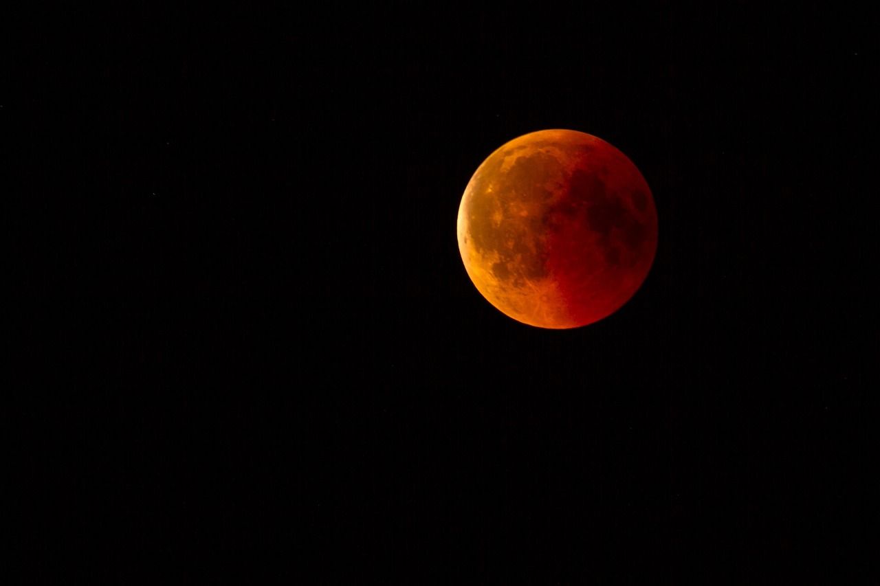 lunar-eclipse-3568801_1280.jpg